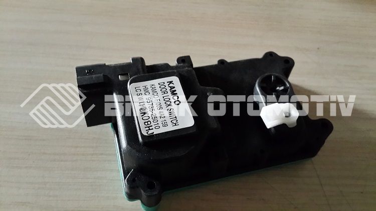 ACCENT-MERKEZİ KİLİT MOTORU ÖN SOL 00-05 (4 FİŞLİ) ACCENT-MERKEZİ KİLİT MOTORU ÖN SOL 00-05 (4 FİŞLİ)